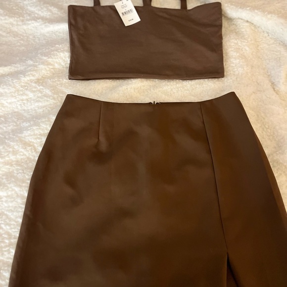 A line mini skirt with slit ( top is free with the skirt ) - Picture 4 of 6